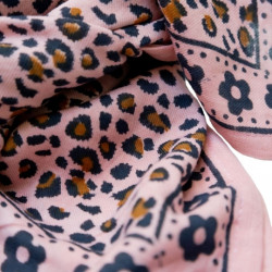 Foulard "mon grand indispensable" - léo pink - Love Explorers
