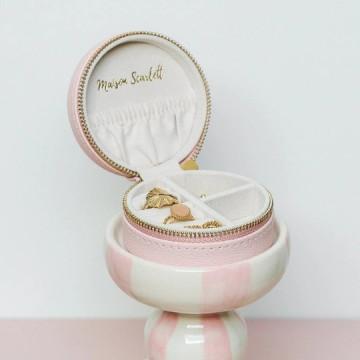 Maison Scarlett : Boîte à...