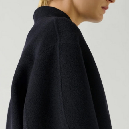 Manteau, Soeur