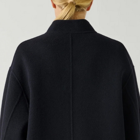 Manteau, Soeur