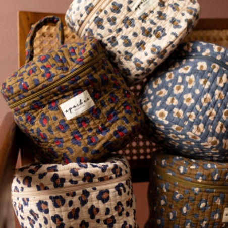 Trousse de toilette, APACHES