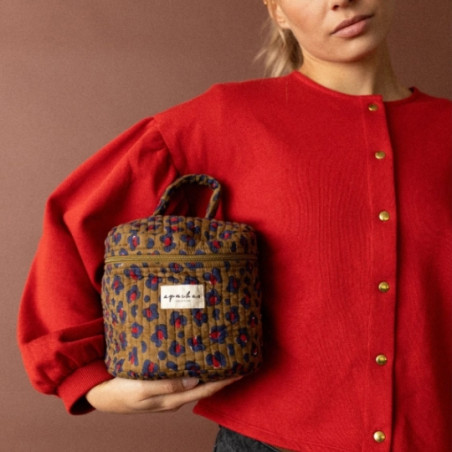 Trousse de toilette, APACHES