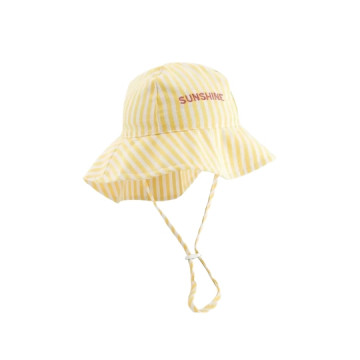 Chamaye : Chapeau large...