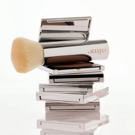 Maquillage, AIME